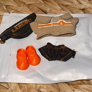 Pin 4 Love Wacky Mart Manager Outfit (Mini Version)
Doll not included